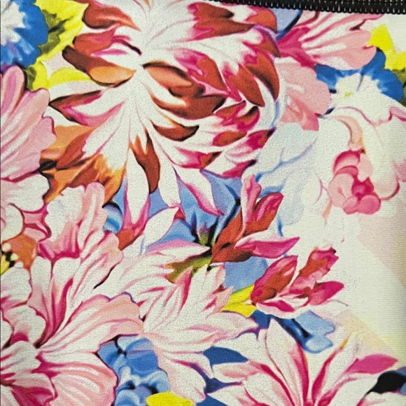 Like New! Victoria's Secret x Mary Katrantzou Floral Print Leggings in M - Picture 5 of 14